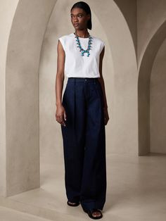 Côte Wide-Leg Jean | Banana Republic Chic Dark Wash Wide Leg Pants For Work, Chic Dark Wash Cotton Wide Leg Pants, Wide-leg Linen Jeans For Work, Wide Leg Trousers Outfit Summer, Casual Summer Work Outfits For Women, France Street Fashion, Classic Work Outfits Women, What To Wear With Wide Leg Jeans, Classic Fashion Outfits