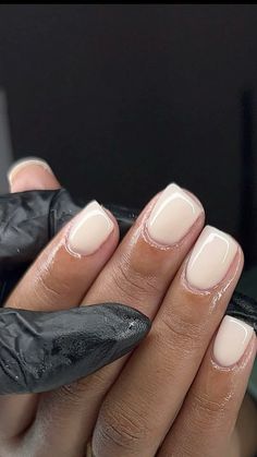 🖤 Fall Nails Black Girls Short, Regular Manicure Ideas, Natural Russian Manicure, Short Nails One Color, Russian Manicure, Hippie Nails, Studded Nails, French Tip Acrylic Nails