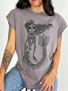 Skeleton Mermaid Ara Graphic Boyfriend Tee – MIGDALIA Skeleton Mermaid, Mexican Skeleton, Mermaid Graphic, Mermaid Skeleton, Mermaid Design, Art Production, The Skeleton, Skeleton Shirt, Vintage T Shirts