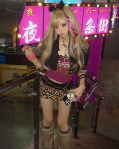 Japanese Gyaru Fashion, 2010 Rave Aesthetic, Cute Gyaru Outfit, Mcbling Outfits Pink, Onee Gyaru Fashion, Red Gyaru, Gyaru Fashion 90s, Agejo Gyaru Fashion, Neo Gyaru