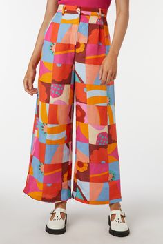 Geo printed highwaisted pant- bold squares of colour, retro flowers & shapes combine to create this cool geo print- made of a viscose linen blend fabric- high waisted- full length straight leg cut- side pockets & handy belt loops- available in blue & pinkLoli wears a size 8 she is 175cm tall, with a 79cm bust, 58cm waist and 89cm hipsProduct code: PGFU427107 Presenter Outfit, Plus Size Indie Outfits, Toothpaste Kisses, Flowers Shapes, Jumpsuit Ideas, Bright Pants, Clown Clothes, Fancy Frocks, Maxi Outfits