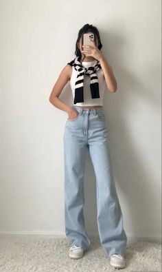 Light Wash Jeans Outfit, Light Jeans Outfit, Jeans Casual Outfit, Aesthetic Closet, Wash Jeans Outfit, Outfit Closet, Looks Pinterest, Capsule Closet, Jeans Outfit Casual