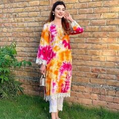 Tie Dye Suit Pakistani, Tie Dye Pakistani Suits, Tie Dye Patterns Kurtis, Tie Dye Kurti Designs Latest, Tie Died Outfits Traditional, Tie Dye Dress Indian, Tye Dye Kurti Design, Tie And Dye Suits Design, Tie And Dye Dresses Indian Kurti