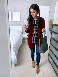 Taupe Flats, Maroon Cardigan, Flats Outfit, Plaid Top, Cardigan Outfits, Winter Outfits For Work, Cardigan Black, Casual Work Outfits, Sporty Outfits