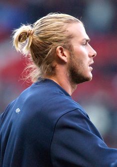 David Beckham Long Hair, Football Hairstyles, Long Undercut, Hairstyle Asian, Asian Hairstyle, Man Buns, Undercut Hairstyle