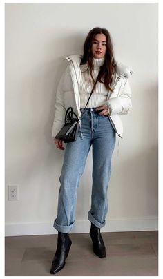 Easy Winter Outfits, Winter Fashion Outfits Dressy, Sarah Christine, Simple Winter Outfits, Winter Mode Outfits, Straight Leg Jeans Outfits, Leather Puffer Jacket, Leather Puffer