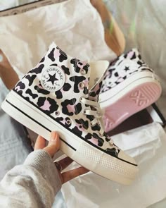 Pretty Trainers, Aesthetic Trainers, Pretty Converse, Trendy Converse, Leopard Print Converse, Painting Jeans, Vans Shoes Fashion, Cute Converse Shoes, Cheetah Print Shoes