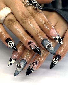 Office Siren Nails, 22 Birthday Nail Ideas, Dark Nail Aesthetic, Punk Nails Designs, Fun Nail Inspo 2024, Dark Fem Nails, Vegas Themed Nails, Gwen Stefani Nails, Unique Black Nails