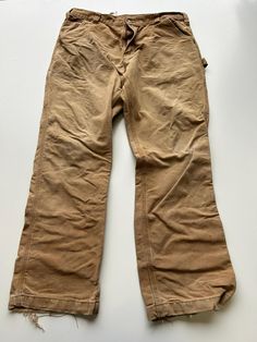 Mens Carhartt Baggy Carpenter Workwear Trouser / Pants 1990s vintage  Baggy Fit  Zip Fly  Beige Waist 35 inch Leg Length 30 inch **Sizes are exact measurement of the jean and may differ from the tag size** Please note due to the nature of these being workwear jeans there will be cool signs of fraying / paint and fading marks. All adding to the character of the piece** Item in great workwear condition overall Pantalon Carhartt, Mens Carhartt, Workwear Jeans, Workwear Trousers, Trouser Pants, Baggy Fits, Halloween Shopping, Mens Jeans, Favorite Outfit