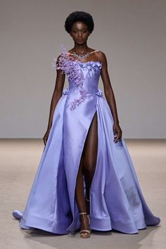 𝐝𝐞𝐧𝐢𝐬𝐚 on X: "michael cinco fw24 — omg so beautiful! https://t.co/mMTVrYva53" / X Michael Cinco Couture, Dubai Fashion Week, Fashion Show Dresses, Purple Dresses, Pastel Fashion, Beautiful Prom Dresses