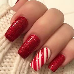 Christmas Nail Art Easy, Holiday Nails Christmas, Red Christmas Nails, Holiday Nail Designs, Nails Easy