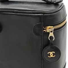 General: Brand: Chanel Design: Type: Handbag, Pouch, Vanity bag Material: Leather Leather/Fur Type: Lambskin Color: Black Gender: Women,Men Size: Size (HxWxD): 17cm x 14.5cm x 12.5cm / 6.69'' x 5.7'' x 4.92'' Included Items: Accessories: Shop card Accessories Notice: Before purchasing, please refer to the images of the accessories included with the item. Condition: Condition: Used (good) Ranking: Rank AB Used - Traces of usage, scratches / dirt can be seen but generally in good condition Seller Card Accessories, Chanel Design, Vanity Bag, Burberry Bag, Lambskin Leather, Accessories Shop, Chanel Bag, Gucci Bag, Backpack Bags