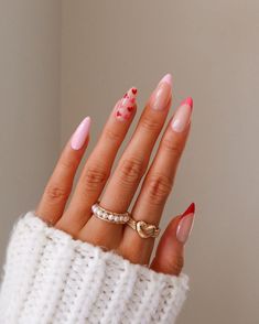 nail art: valentine design with variation of pink shades and a heart design on the ring finger Almond Stiletto, Scary Nails, Vday Nails, Prom 2022, Sunflower Nails, Special Nails, Small Nail, February Nails, Valentine Nails