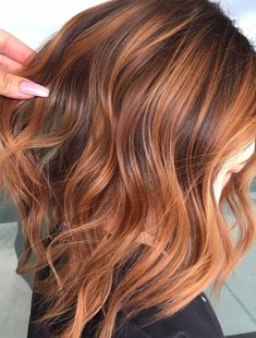 Best wedding hair color ideas 1 - I Take You | Wedding Readings | Wedding Ideas | Wedding Dresses | Wedding Theme Highlights Brown Hair Short, Highlights Brown Hair Balayage, Brown Hair With Caramel Highlights, Wedding Hair Colors, Hot Hair Colors, Caramel Hair