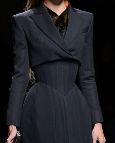 Fashion Design Inspiration, Detail Couture, Runway Fashion Couture, Black Suit, Mode Inspo, Looks Chic, Suit And Tie, Mode Inspiration