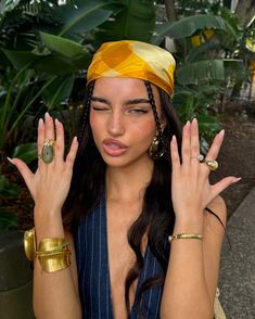 Rocking that sun-kissed glow and effortlessly chic style! From the bold gold accessories to the vibrant headscarf, this look is all about island vibes and boho elegance. ✨🌿 #IslandStyle #BohoChic #SummerGlow #AccessorizeIt #TropicalVibes 🌞💫 Head Scarf Styles Outfits, Looks Hip Hop, Hippie Hair, Head Scarf Styles, Looks Party, Island Girl, Head Scarf, Aesthetic Girl, Summer Hairstyles