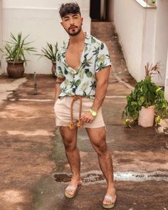 #TREND | Os Shorts curtos para o Verão – O Cara Fashion Romper Men, Summer Fashion Beach, Outfit Trends, Summer Outfits Men, Casual Summer Outfits, Style Outfits