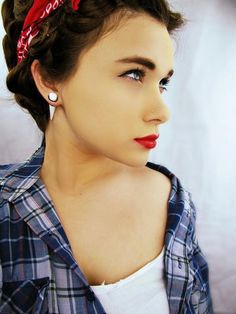 Rockabilly Rockabilly Makeup, Pin Up Party, Rockabilly Baby, Rockabilly Girl, Rockabilly Hair, Rockabilly Pin Up, Photoshoot Themes, Vintage Makeup, Retro Photo