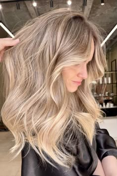 blond, blonde hair color, blonde balayage, blonde highlights, honey blonde, sand blonde, natural blonde hair Medium Blonde Hair Color, Corte Long Bob, Medium Blonde Hair, Hair Blond