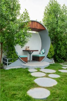 an outdoor dining area in the shape of a circle