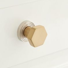 a close up of a knob on a door