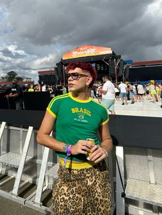 Ensaios da anitta Brazil Core, Jersey Outfits, Coachella 2024, Jersey Outfit, Brazil, Festival, Pins