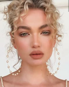 Summer makeup. Braut Make-up, Unique Hairstyles, Grunge Hair, Summer Makeup, Makeup Inspo, Bob Hairstyles, Bridal Makeup, Makeup Inspiration