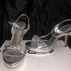 Never Worn Before Silver Shiny Heels For Spring, Metallic Silver Heels For Spring, Spring Silver Heels With 4-inch Heel, Silver Heels With Round Toe In Synthetic Material, Silver Synthetic Heels With Round Toe, Silver Open Toe Heels For Night Out, Silver Open Toe Heels For Formal Occasions, Silver Shiny Heels For Formal Occasions, Elegant Shiny Silver Heels