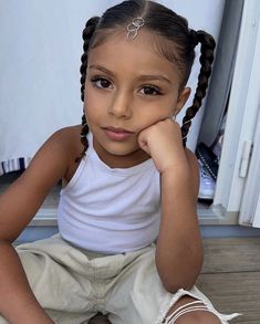 Easy Little Girl Hairstyles, Beautiful Eyes Color, Baby Eyes, Kid Styles, Toddler Hairstyles Girl, Arab Beauty, Foto Baby, Kids Makeup