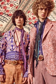 Roberto Cavalli Spring 2017 Menswear Collection Photos - Vogue Disco Outfits, 70s Fashion Men, 70s Mens Fashion, Bohemian Style Men, Casual Attire For Women, 60s 70s Fashion, Mode Hippie, Boho Men