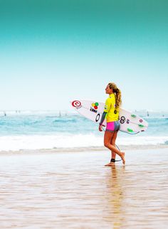 Nikki Van Dijk... Girls Surfing, Salt Therapy, Beach Therapy, Swimming Party Ideas, Black Pinterest, Gopro Surfing