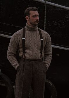 A timeless look featuring a cable-knit turtleneck sweater paired with high-waisted tweed trousers and suspenders, creating a vintage-inspired outfit perfect for colder seasons. The earthy tones and classic textures evoke a rustic yet sophisticated style. Men’s British Fashion, Male Aesthetics Types, Pesky Blinders Outfit Men, Vintage Male Aesthetic, Classic Male Fashion, Vintage Outfit Male, Thomas Farthing London, Men’s Outfit Winter, Vintage Winter Outfits Men