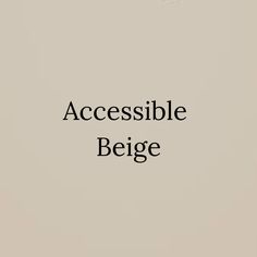 the words accessible bejege are written in black on a light gray background,