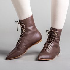 American Duchess: Hartfield Women's Regency Leather Boots (Brown) American Duchess Shoes, 1790s Fashion, Edwardian Shoes, Leather Boots Brown, 1940s Shoes, Century Shoes, American Duchess, Historical Shoes, Spring Heels