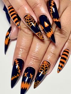 Orange Nails Acrylic Halloween, Halloween Nails With Orange, Trick R Treat Nail Art, Jack O Lantern Nail Designs, Sam Trick R Treat Nails, Sleepy Hollow Nails, Orange Black Halloween Nails, Halloween Nail Designs Orange, Extra Halloween Nails