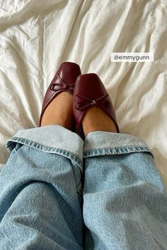 Red Ballerinas, Ballet Flats Outfit, Red Ballet Flats, Ballerina Outfit, Flats Outfit, Casual Chique, Red Flats, Shoe Inspo, Girly Shoes