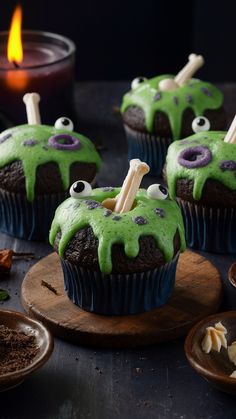 Ghostly Spiderweb Vanilla Cupcake with Spun Sugar Webs Edible Spiders, Haloween Cupcakes, Spider Desserts, Silky Buttercream, Spooky Cupcakes, Halloween Cupcake Ideas, Cupcake Decoration Ideas, Scary Cakes