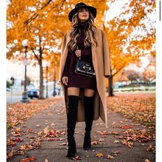 Burgundy Sweater Dress, Fall Photo Shoot Outfits, Streetstyle Photography, Winter Mode Outfits, Fall Family Photo Outfits, Shoes Fall, Foto Poses, Fall Photoshoot, Family Photo Outfits