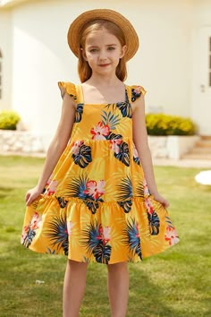 Made of soft and breathable skin-friendly material, no pilling, fine stitching, very durable. Perfect for girls summer wear. Casual and fashionable A-line hem dress specifically for your girl. Square neckline, strapless, ruffled hem, A-line shape, elastic waist, delicate floral pattern, Above knee length. #girls #floral #tie_back #dress Casual Wear For Girls Kids, Latest Kids Dress Designs, Cotton Frocks For Kids Summer Dresses, Summer Frocks For Kids, Cotton Frocks For Kids Summer, A Line Frock For Kids, A Line Dress For Kids, Kids Wear Girls Fashion, Floral Dress For Kids