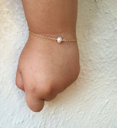 ****PLEASE INCLUDE BABIES WRIST MEASUREMENT AND  AGE AT CHECKOUT. OR I CAN MAKE AN AVERAGE FOR BABIES AGE REQUESTED IF ITS A GIFTThis darling little gold bracelet is custom made for your little one. A perfect big sister gift or birthday gift for little one. I can make a mommy set as well. Can be made with sterling silver instead of 14k gold upon request. Natural fresh water pearls on a beautiful quality gold filled chain.Please include little ones wrist or ankle measurement , a comfortable measu Styling Jewelry, Fandom Jewelry, Toddler Bracelet, Grandmother Jewelry, Jewelry Styling, Big Sister Gifts, Cadeau Baby Shower, Bracelet Initial, Baby Pearls