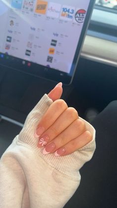 Minimalist Nail Extension Design, Biab Nails Oval, Cute Nail Extensions, Gel X Nail Ideas Simple, Pink Nails With Design Ideas, Simple Nail Designs Almond, Alomd Nails Cute, Nail Ideas Medium, Girly Nail Designs