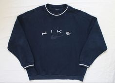 Old Nike Clothes Aesthetic, Old Nike Fashion, Old Nike Sweatshirt, Nike 90s Outfit, Old Nike Clothes, Vintage Hoodies 90s, Vintage Sweaters 90s, 1990 Nike, 90s Hoodies