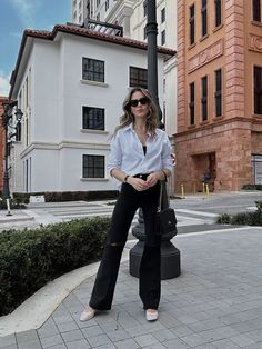 Experience the perfect blend of comfort and professionalism with these casual office outfits that are easy to wear. Casual Office Outfits, High Waist Wide Leg Jeans