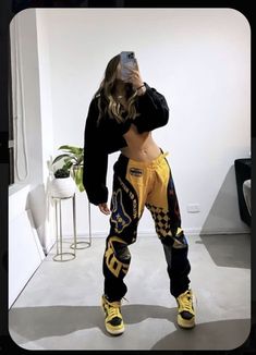 School Girlfriend, Girlfriend Outfits, Streetwear Outfit Ideas, Fest Outfits, Instagram Baddie, Outfit Ideas For Women, Lounge Outfit, Tomboy Style Outfits, Hip Hop Outfits