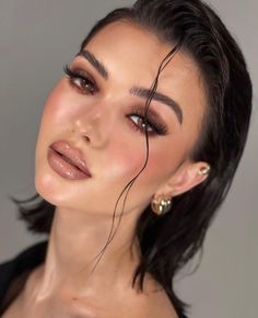 Dark Makeup Wedding Looks, Soft Glam Makeup Small Eyes, Dewy Bride Makeup, Sultry Makeup Asian, Wedding Makeup For Olive Skin Tone, Dark Glam Makeup Looks, Moody Makeup Looks, Cool Tone Eye Makeup, Classy Makeup Elegant