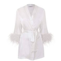 Beautiful Silk Satin And Ostrich Feather Ivory White Robe. Originally From Saks And Only Worn Briefly For Photos. Great For Brides And Bachelorettes For The Perfect Getting Ready Shots Or For Boudoir And Honeymoon As Well! Size Is M/L Feathered Robe, Kylie And Kendall Jenner, Kylie And Kendall, Vintage Hollywood Glamour, Ideal Beauty, Silk Satin Fabric, Bridal Robe, Garment Industry, Feather Trim