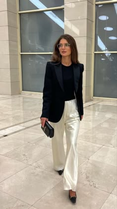 White Satin Pants, Autumn Fashion Aesthetic, Chic Business Attire, Maria Kragmann