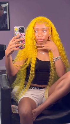 Colored Wigs Hairstyles, Yellow Wig Hairstyles, Colored Lace Fronts, Yellow Wigs On Black Women, Cute Wig Colors, Wig Hairstyles Color, Colored Wig Hairstyles, Color Wig Hairstyles