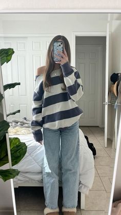 Striped Sweater Outfit, Trendy Christmas Outfits, Fall Outerwear, Trendy Short Haircuts, School Fashion, Night Outfits, Sweater Outfits, Trendy Outfits