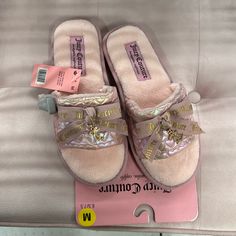 The Most Cutest Slippers Out There Juicy Couture Charm Sleepers Size M 6.5/7.5 Juicy Couture Uggs, Juicy Catore, Juicy Couture Slippers, Juicy Couture Shoes, Cute Slippers, Couture Shoes, Juicy Couture Charms, Pink Blush, Pretty Shoes